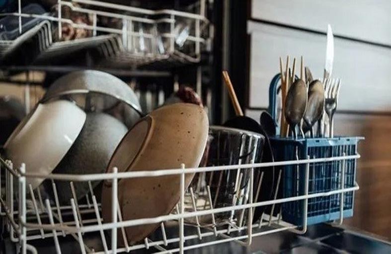لهذا السبب عليك وضع منشفة في جلاية الصحون