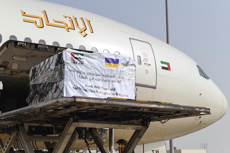 الإمارات ترسل طائرة إمدادات غذائية لدعم اللاجئين الأوكرانيين في بلغاريا