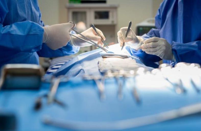 الأولى ماتت والثانية مشوهة.. قصة صديقتين أجريتا عملية تجميل