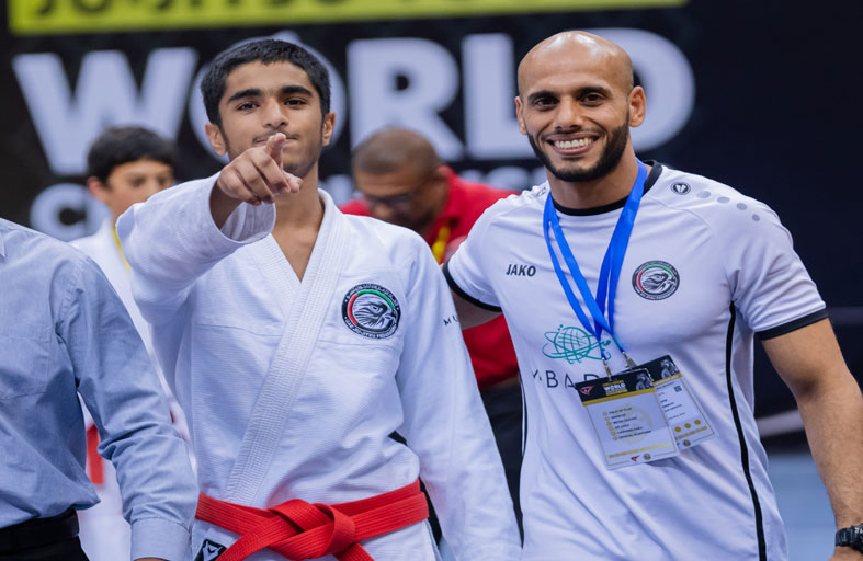 حارب الحمادي وأحمد الشامسي ... أبطال من ذهب  