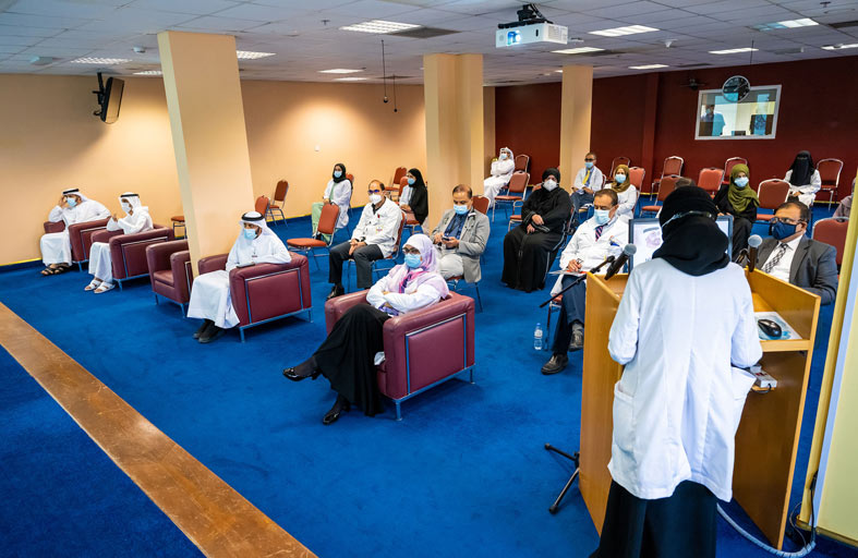 مؤتمر البحث العلمي يناقش أبحاثا طبية متعلقة بمرضى كوفيد