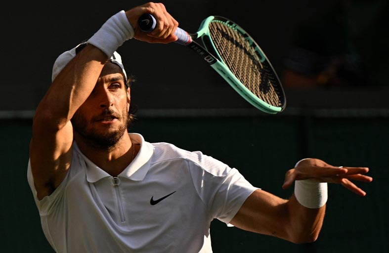 موزيتي يعيد إحياء الضربة الخلفية بيد واحدة 