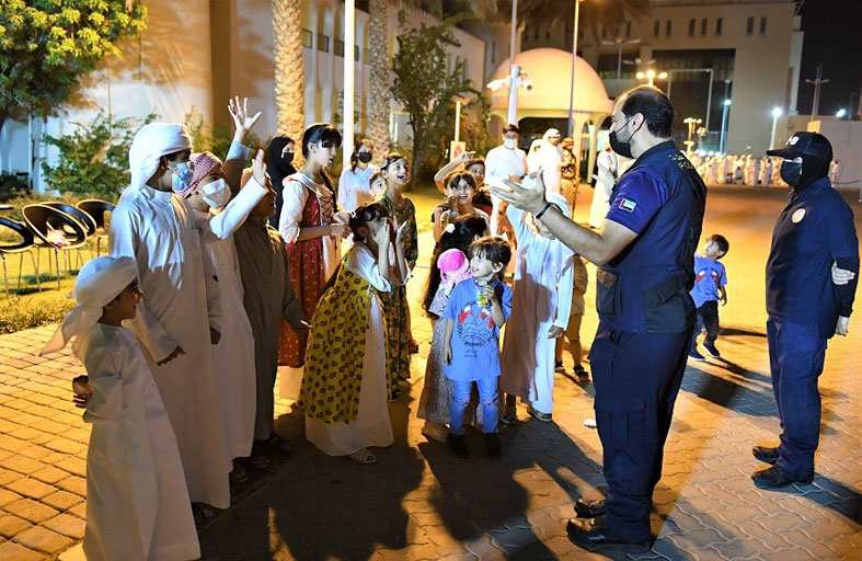شرطة أبوظبي تنفذ فعالية «أقبل شهر الخير» في العين