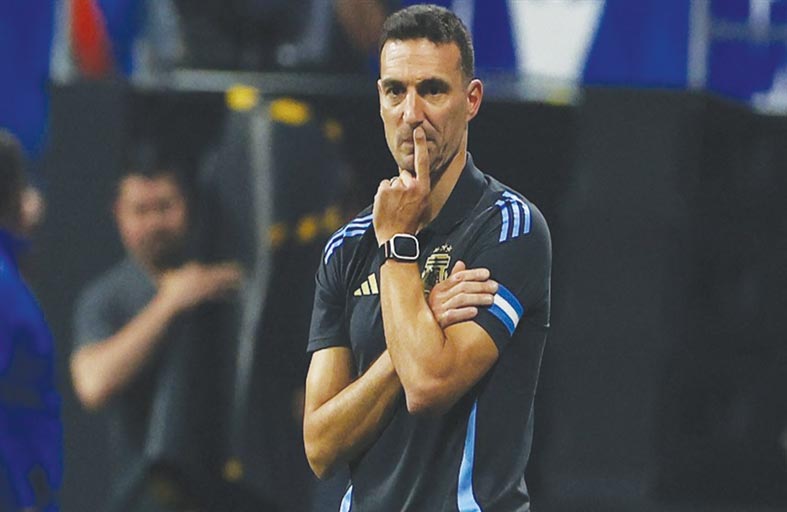 سكالوني: لحسن الحظ فزنا على كندا