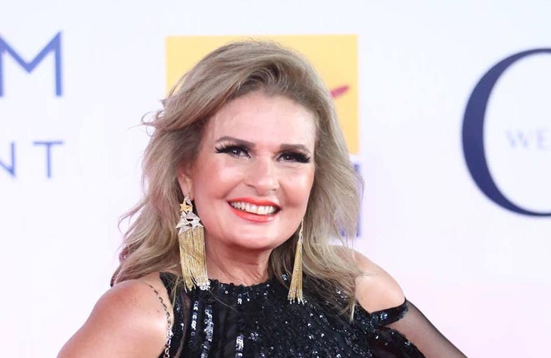 يسرا تكشف عن سبب نجاح عادل إمام