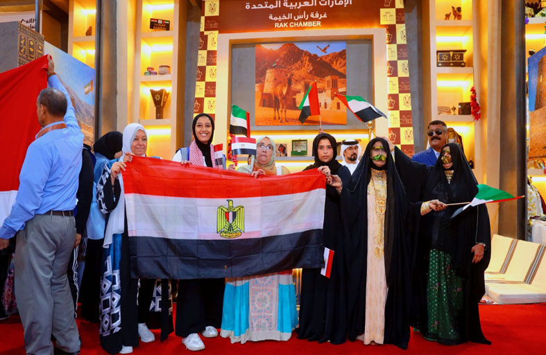 احتفاليات رائعة بنصر أكتوبر يشارك فيها الجناح الإماراتي بمعرض تراثنا 