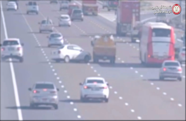 شرطة أبوظبي : مشاهد حقيقية حول خطورة الانحراف المفاجئ للمركبات