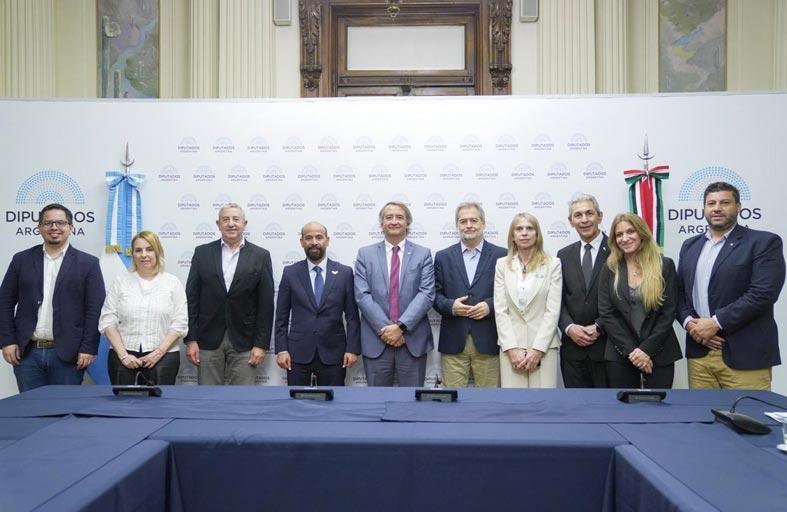 سفير الإمارات يلتقي أعضاء لجنة الصداقة البرلمانية الإماراتية الأرجنتينية