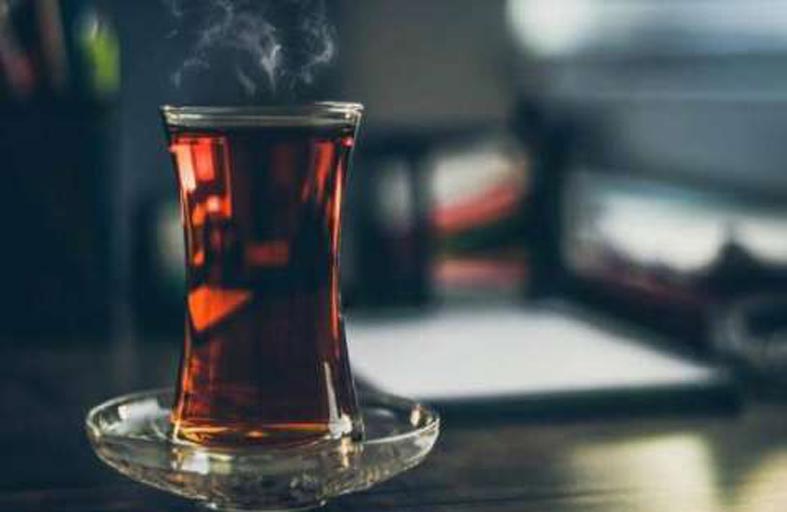  هل كوب الشاي يحل المشكلة ؟ دراسة حديثة تقدّم الجواب!