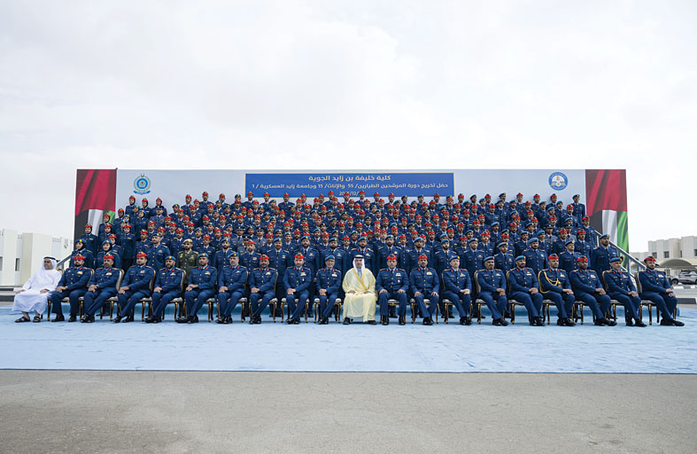 هزاع بن زايد يشهد حفل تخريج كلية خليفة بن زايد الجوية 