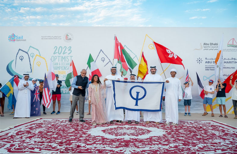 محمد بن سلطان بن خليفة وأحمد بن حمدان يطلقان إشارة البدء لـ «آسيوية» الأوبتمست