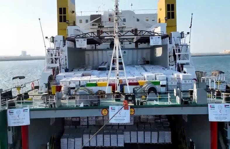 ضمن عملية الفارس الشهم 3.. الإمارات تُسير سفينة المساعدات الإنسانية الخامسة إلى قطاع غزة