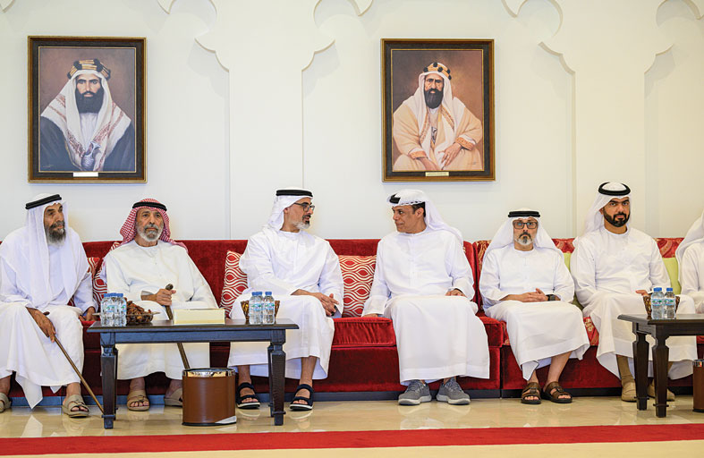 خالد بن محمد بن زايد يعزي علي وعبيد وحمد سالم بالحبالة الكتبي في وفاة والدتهم