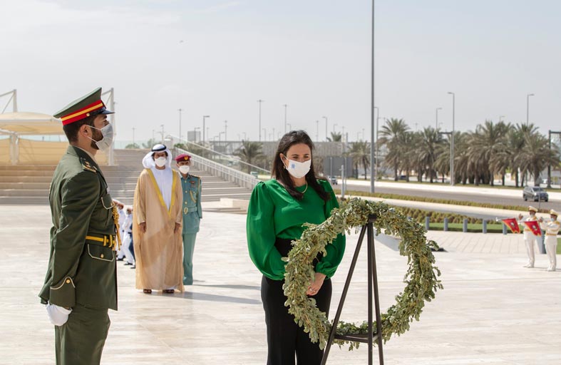 خليفة بن طحنون يستقبل وزيرة الداخلية الإسرائيلية في واحة الكرامة