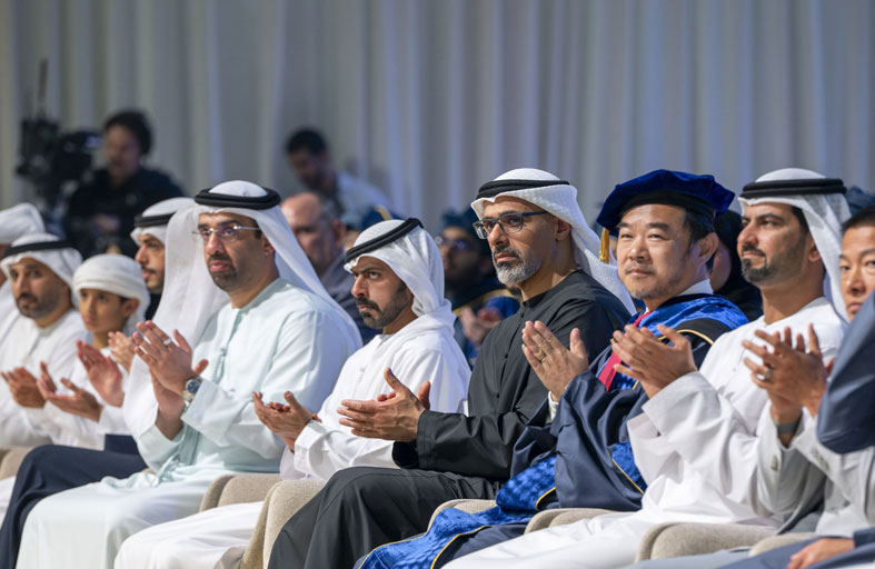 خالد بن محمد بن زايد يشهد حفل تخريج دفعة عام 2026 من جامعة محمد بن زايد للذكاء الاصطناعي 