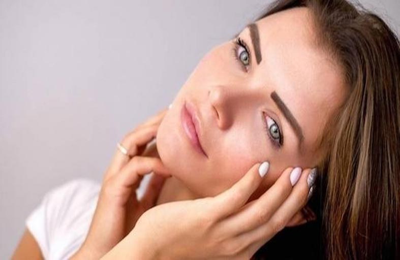 لهذه الأسباب عليك تدليك سُرّتك بالزيت يومياً