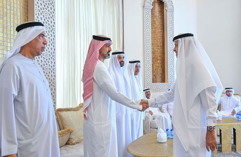 عمار بن حميد يقدم واجب العزاء في وفاة حرم عبدالرحمن الغرير