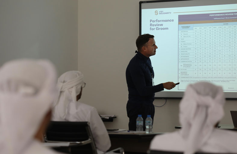 «دولي الفروسية» يشيد بجهود الإمارات لتطوير مهارات الكوادر البشرية في اللعبة