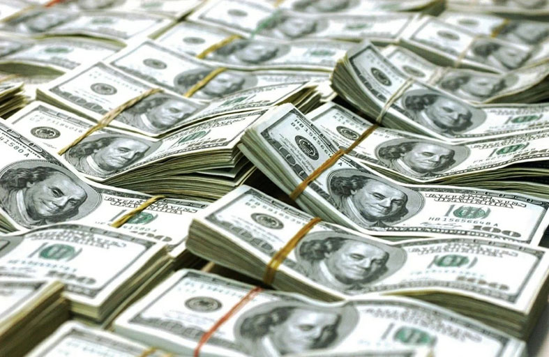 الدولار يرتفع مع ترقب المستثمرين لقرار المركزي الأمريكي  