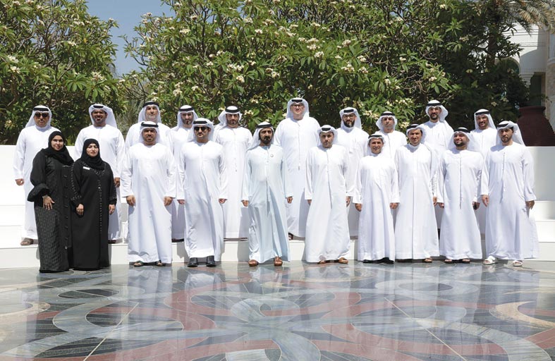 محمد بن راشد يستقبل موظفي برنامج محمد بن راشد للإسكان  