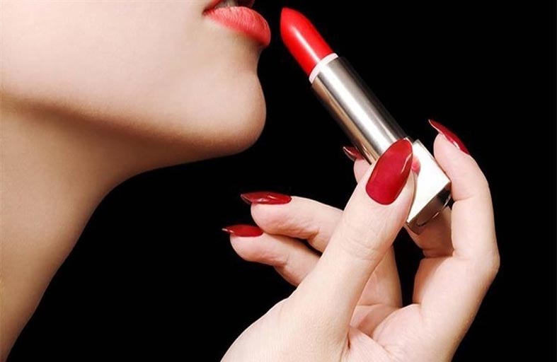 أمراض خطيرة ومواد مسرطنة في أحمر الشفاه