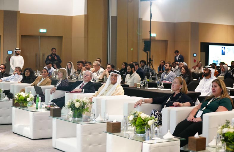 حاكم رأس الخيمة يمنح جائزة الشيخ سعود العالمية للبروفيسور مايكل كلاين تقديراً لإسهاماته العلمية البارزة 