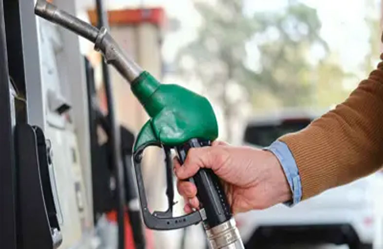 رفضته حبيبته فأشعل النار في محطة وقود