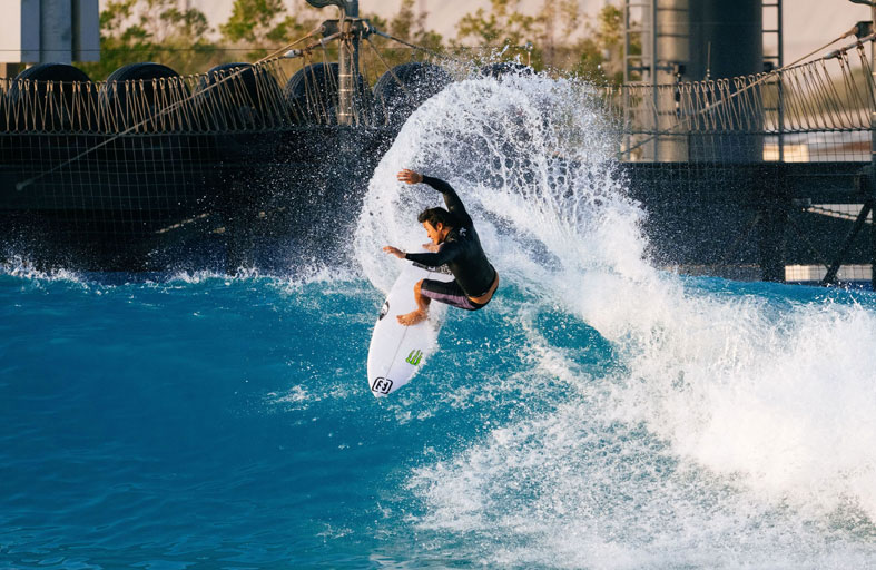 انطلاق بطولة أبوظبي لونج بورد كلاسيك العالمية في جزيرة الحديريات