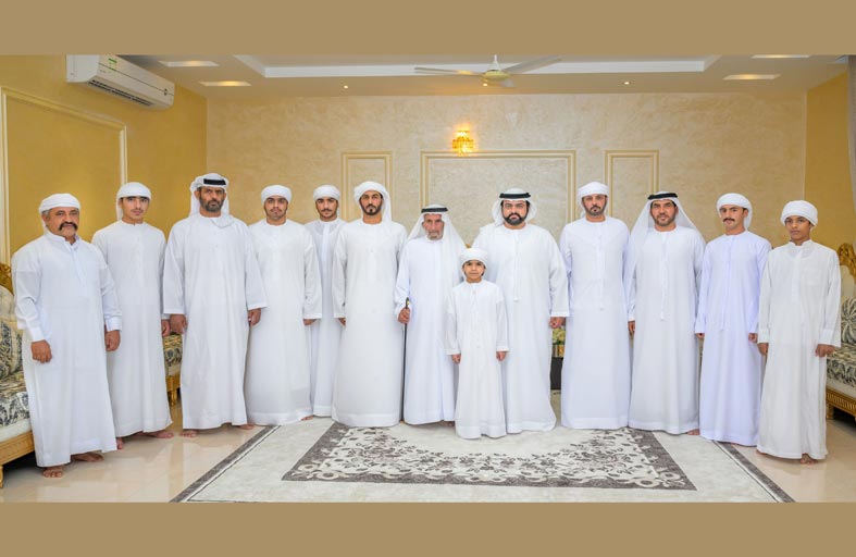 محمد الشرقي يزور عددا من كبار المواطنين في منازلهم بمختلف مناطق الإمارة