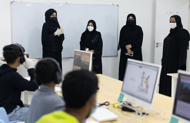 جواهر القاسمي تزور مركز القلب الكبير التعليمي وتلتقي بالطلبة والمعلمين