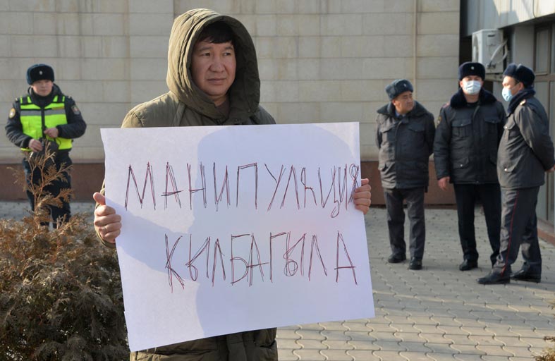 هل فجّر التناحر بين فصائل متنافسة الاضطربات في كازاخستان؟