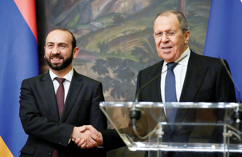 لافروف: نعمل مع أرمينيا وأذربيجان للتوصل لمعاهدة سلام