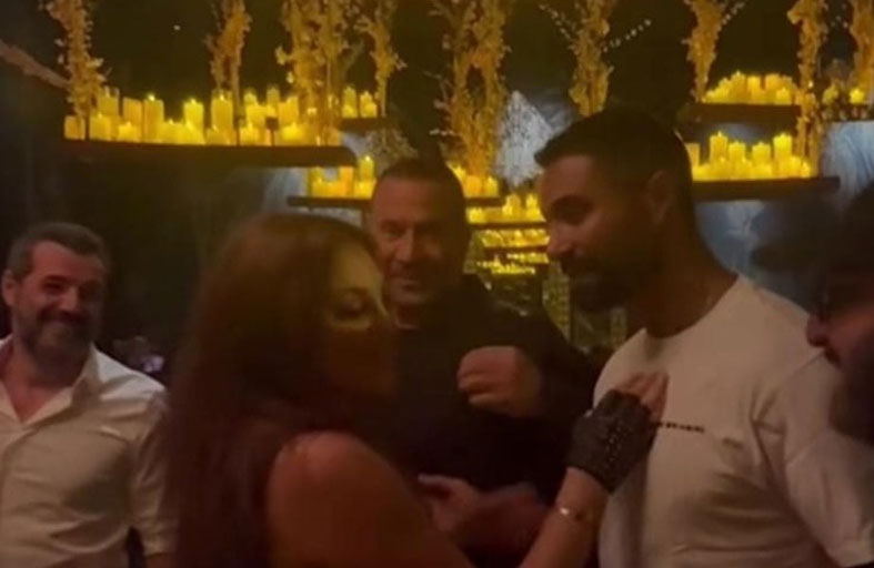 إليسا تغازل كريم فهمي بعد اقتحامه حفل عيد ميلادها