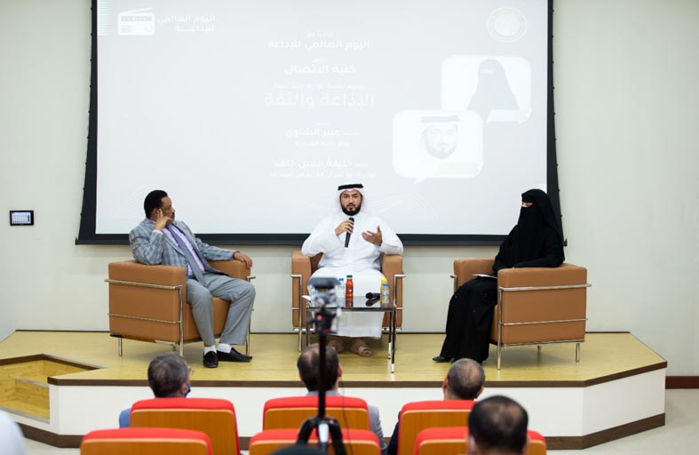 كلية الاتصال بالجامعة القاسمية تنظم جلسة حوارية وتكرم الإذاعيين بهيئة الشارقة للإذاعة والتلفزيون 