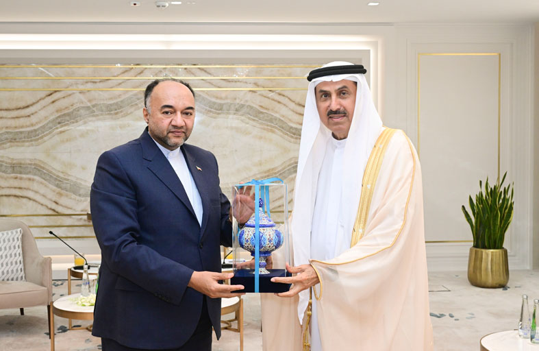 صقر غباش يستقبل سفير إيران لدى الدولة