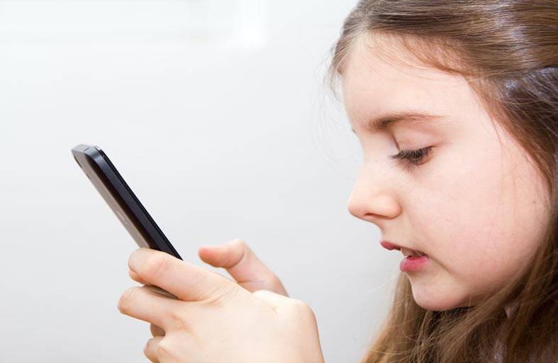 استطلاع لـ(سلامة الطفل) يكشف أنّ 82 % من الأطفال لا يعرفون الأرقام المخصصة للطوارئ 