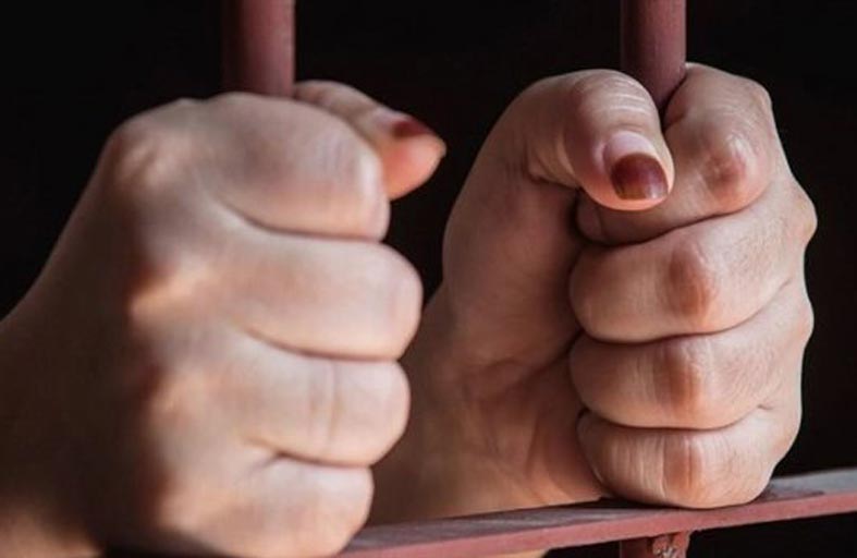 إحالة معيدة جامعية للجنايات بتهمة تعذيب ابنها