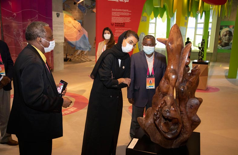 نورة الكعبي تزور جناح موزمبيق في معرض إكسبو 2020 دبي