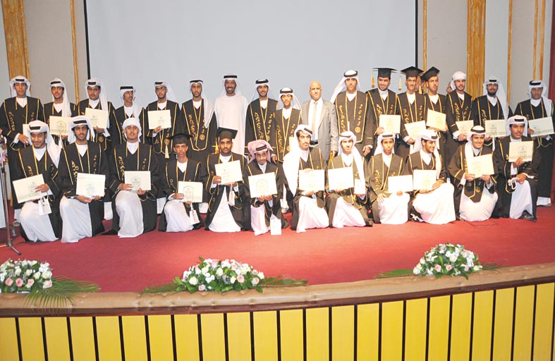 تخريج الدفعة الأولى من طلاب المنهاج الأمريكي في مدرسة اليحر الخاصة