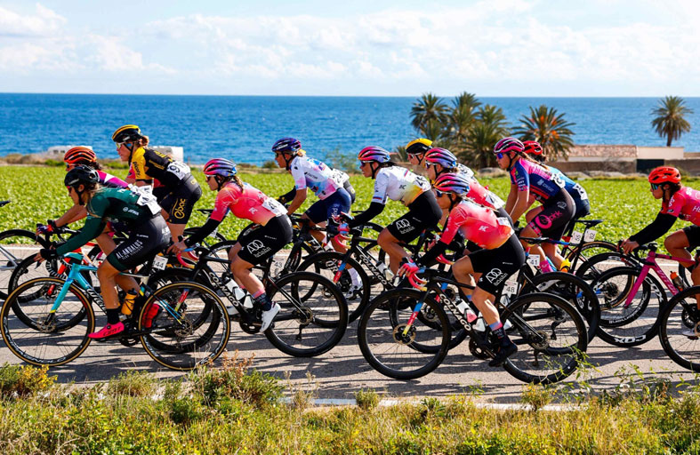 تعيين مارتا باستيانيلي مديرة للاعبات في فريق «الإمارات القابضة» للدراجات