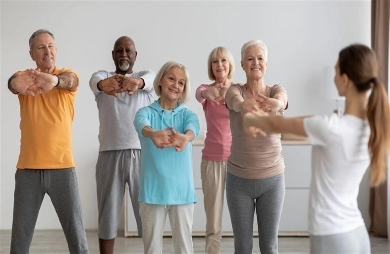 التوازن يقل مع العمر.. والتمارين تقلل خطر السقوط