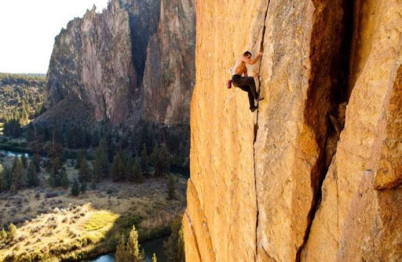 مقتل متسلقين اثنين جراء انزلاق صخري 