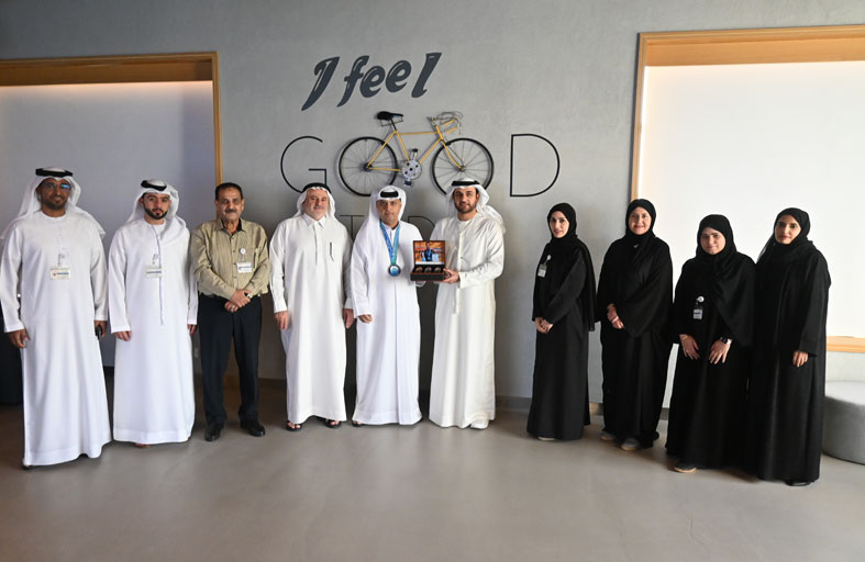 نيابة دبي تكرّم ممثل منتخب الإمارات لذوي الإعاقة السمعية