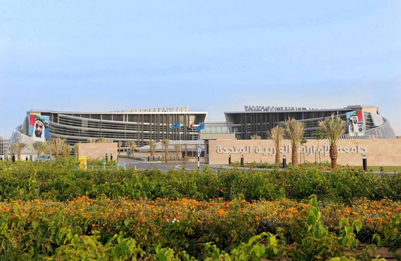 طالبات بجامعة الإمارات يفزن في مسابقة تحدي التجارة العالمي بلومبرغ 2022