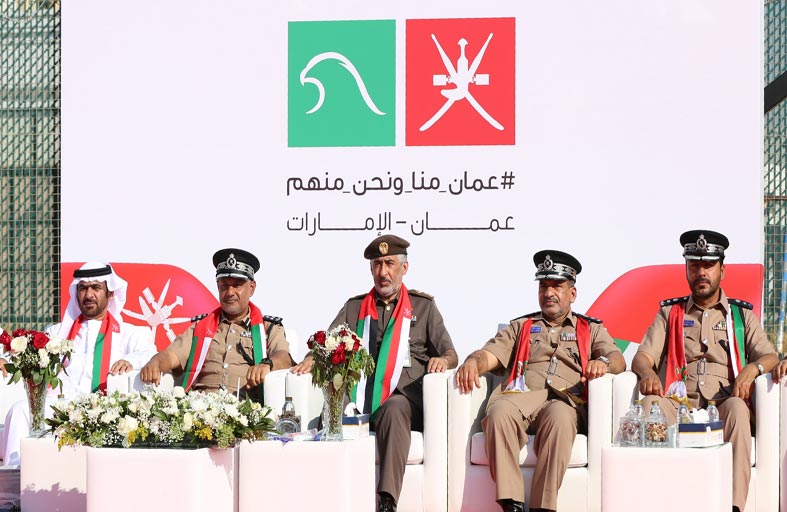 الهوية والجنسية تحتفي باليوم الوطني العماني الـ 54 في المنافذ البرية  