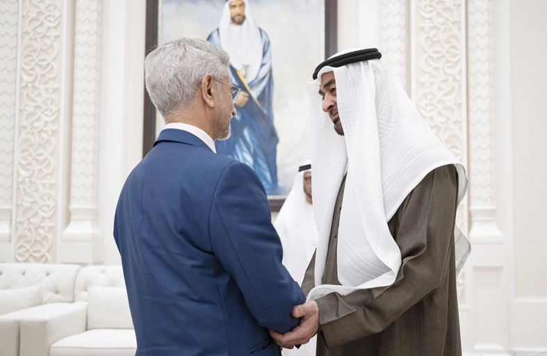 رئيس الدولة يبحث مع وزير الشؤون الخارجية في الهند علاقات التعاون والتطورات في المنطقة وتداعياتها الخطيرة  