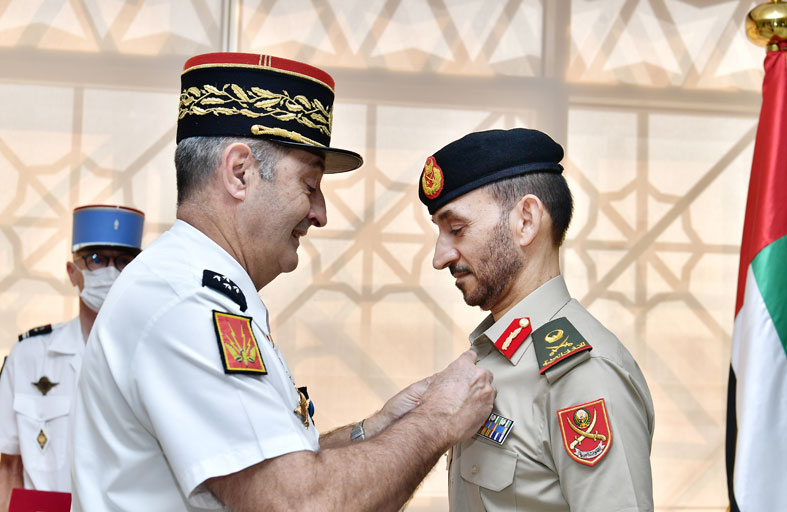 الرئيس الفرنسي يمنح سعيد الشحي وسام جوقة الشرف برتبة فارس