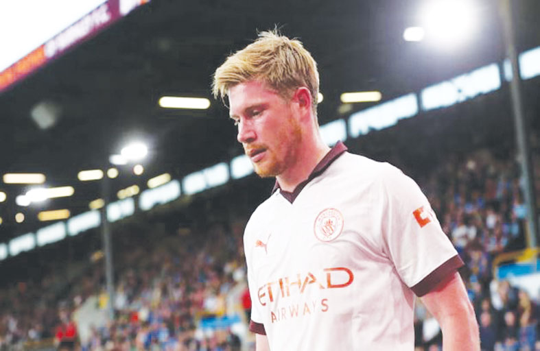 جوارديولا: دي بروين قد يغيب أربعة أشهر بسبب الإصابة 