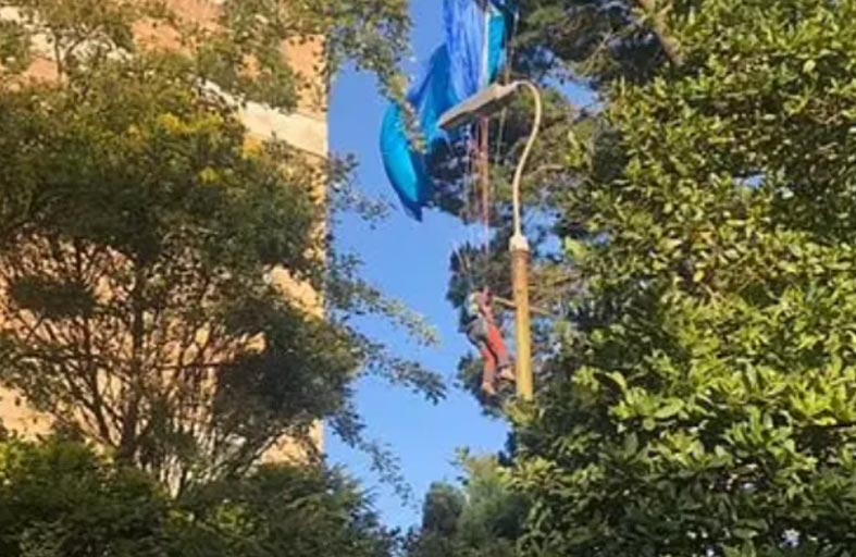 مغامر يقع في مأزق بعد قفزة متهورة