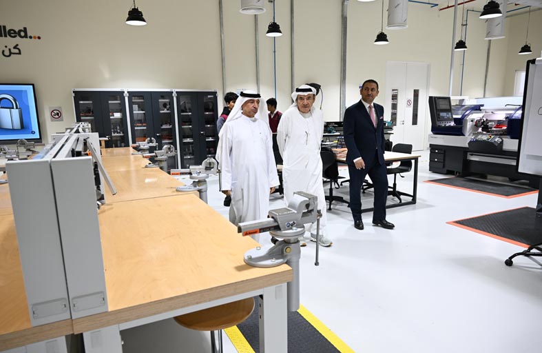 انطلاق فعاليات معرض الجامعات في مدارس الإمارات الوطنية بالعين